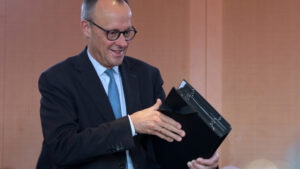 ЕУ формира својот план за Украина, Мерц на чело на процесот