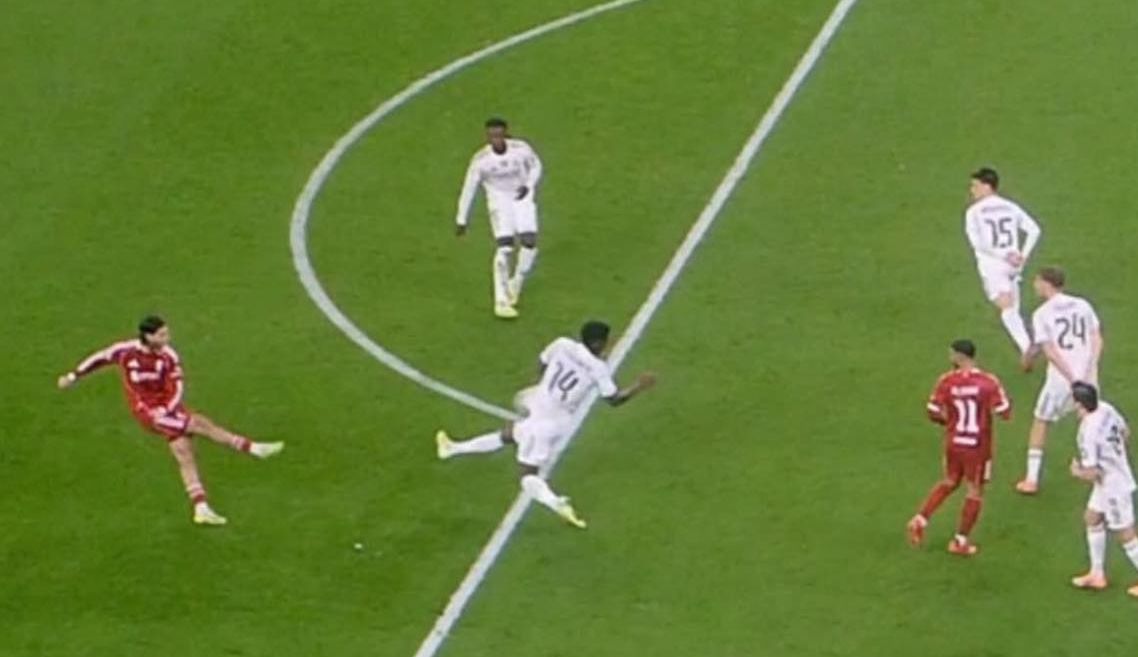 Спорен момент на Енфилд, оштетен ли е Ливерпул за пенал? (ВИДЕО)