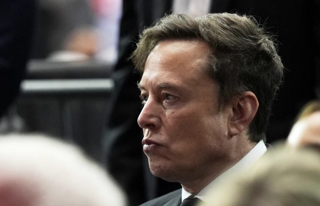 АКЦИОНЕРИТЕ НА „ТЕСЛА“ ОДОБРИЈА ИСПЛАТА ЗА МАСК ОД ЕДЕН ТРИЛИОН ДОЛАРИ