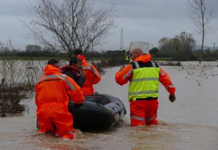 Во Албанија невремето предивика големи проблеми