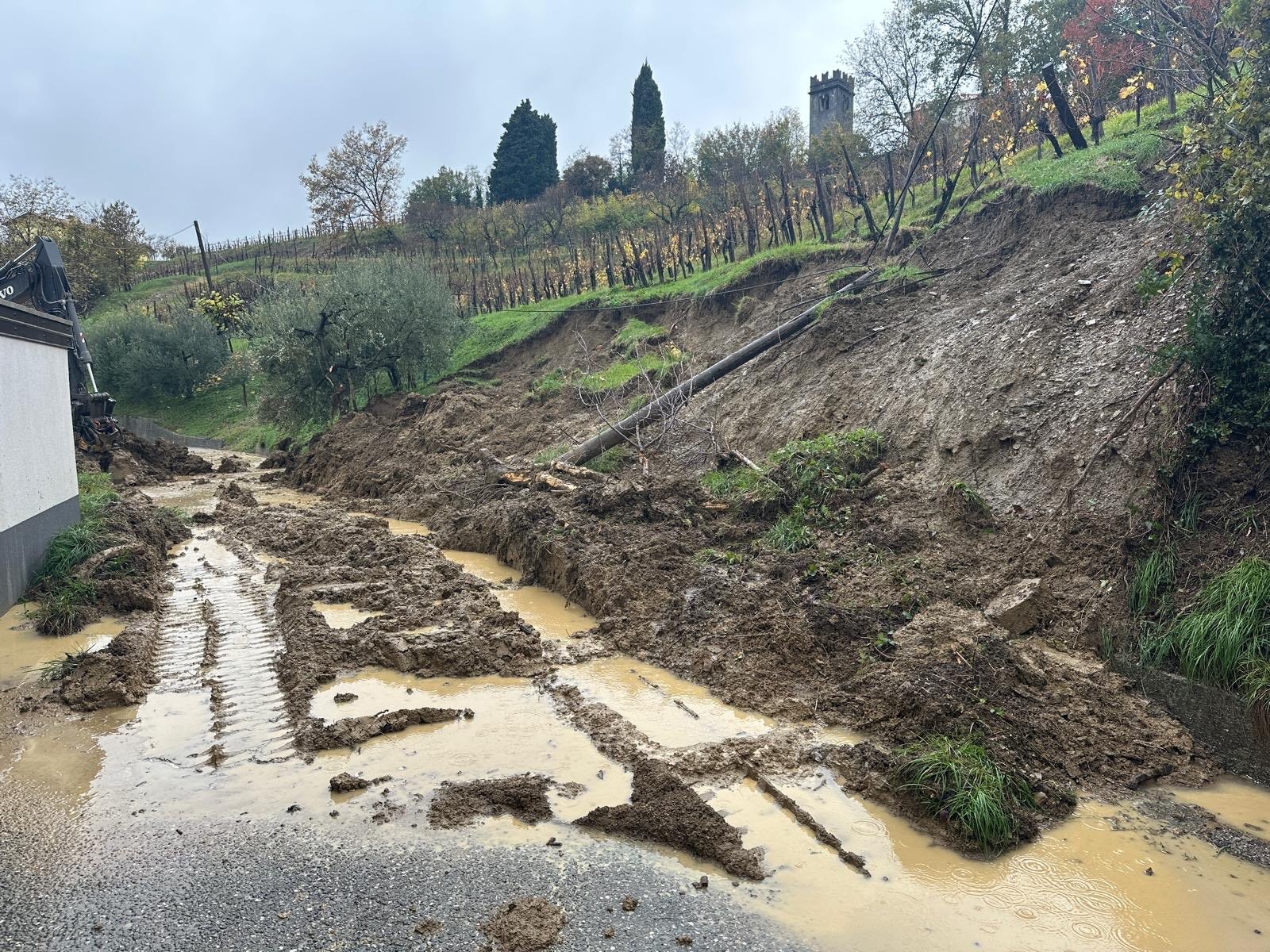 (ФОТО) ОДРОНИ И ОШТЕТЕНА ИНФРАСТРУКТУРА: Поплави ја зафатија Словенија