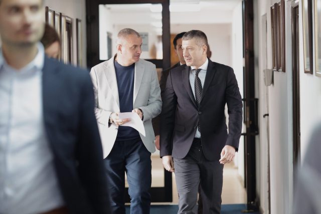 Министерот Перински во Виница вети силна поддршка за локалниот развој