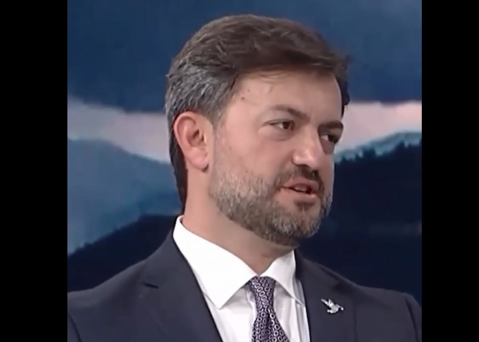 „СЕГА ГРАЃАНИТЕ САМИ ЌЕ МОЖАТ ДА КАЖАТ КОЈ ЗАГАДУВА“: претседателот на советот на Град Скопје најавува мапирање на загадувачите