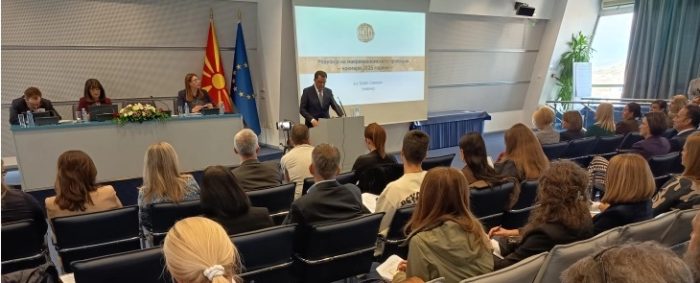 СЛАВЕСКИ: Годинава раст од 3,5%, во наредните би забрзал на 4%, инфлацијата 3,9% и ќе следи надолно враќање кон историскиот просек