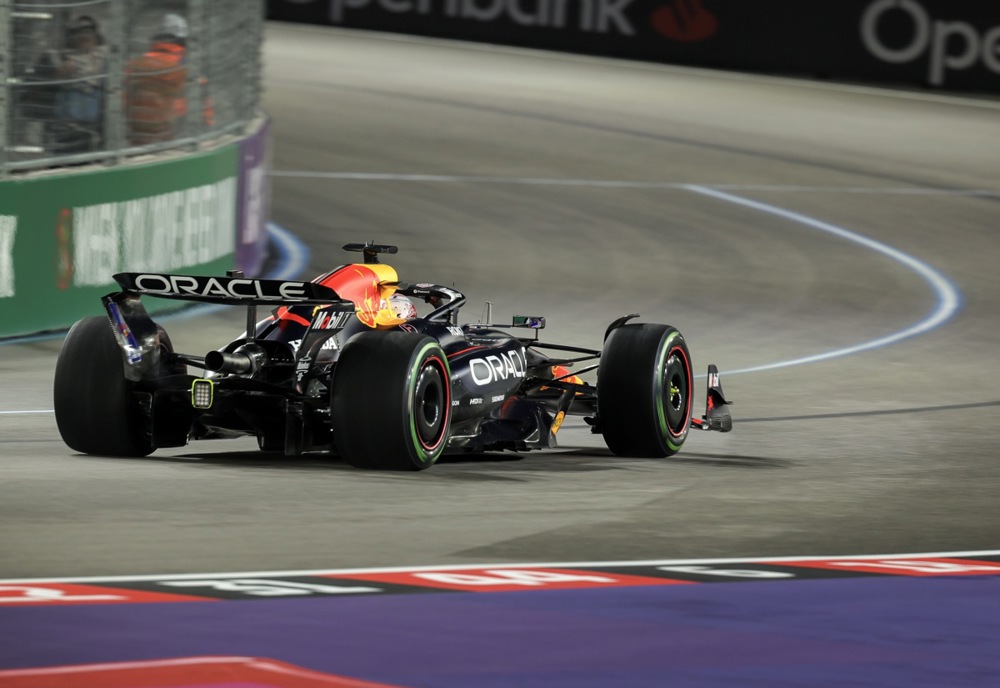 Верстапен победи во Лас Вегас, но Норис дојде на чекор од првата титутла