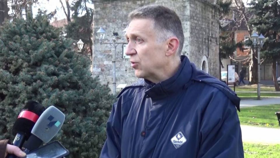 Оваа власт истренира 300 илјади луѓе да гласаат со исклучен разум што не разбира никакви бројки, хранети со лажни ветувања и водени од лична корист, купена со наши пари