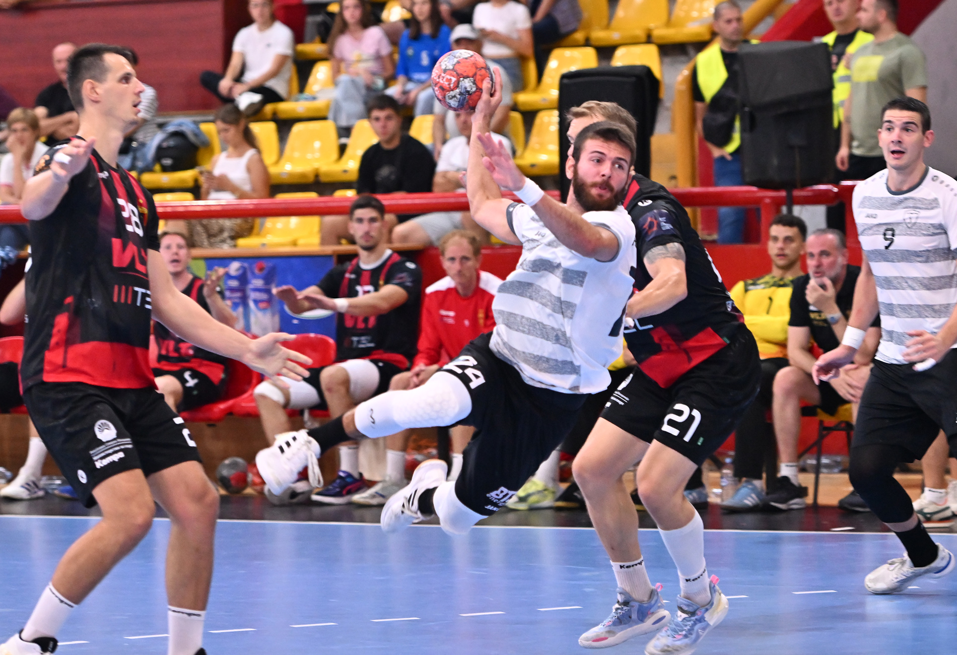 Нексе го шокира Кадетен, фаворитите според планот