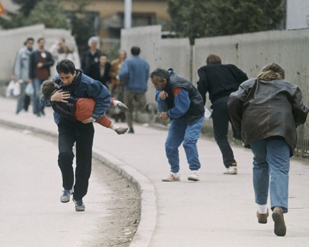 Српскиот претседател Вучиќ обвинет дека бил дел од „снајперското сафари“ за убиства во Сараево