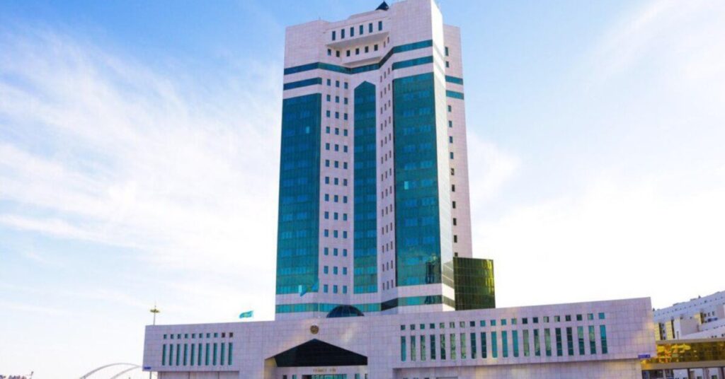 Долниот дом на парламентот на Казахстан усвои закон за забрана на ЛГБТ пропагандата