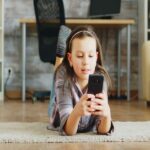 Како да го претворите паметниот телефон во „глупав телефон“ и да го намалите времето пред екран на вашето дете