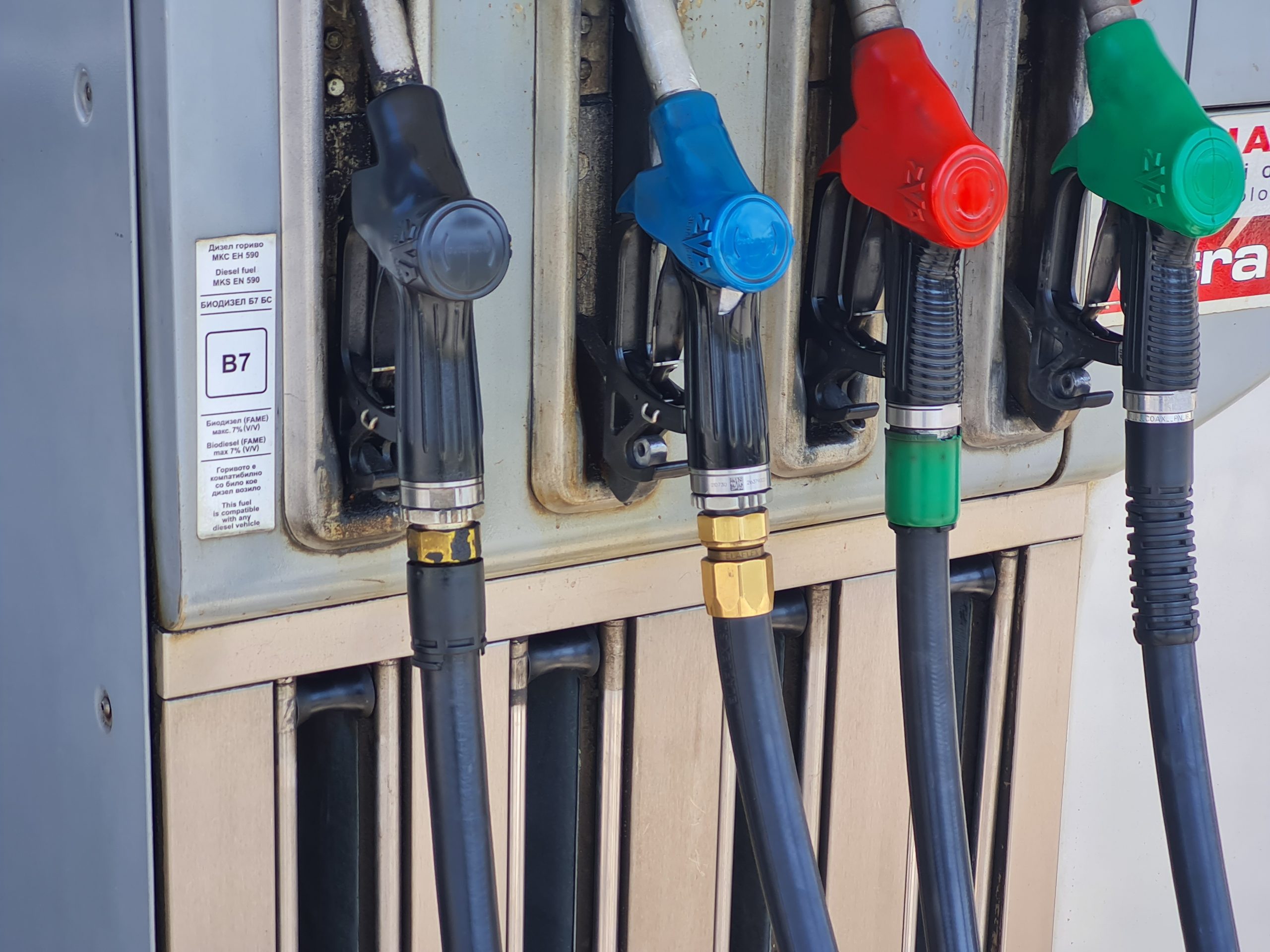 МИРОВНИОТ ПЛАН НА ТРАМП ГИ НАМАЛИ ЦЕНИТЕ НА НАФТАТА И АКЦИИТЕ НА ЕНЕРГЕТСКИТЕ КОМПАНИИ