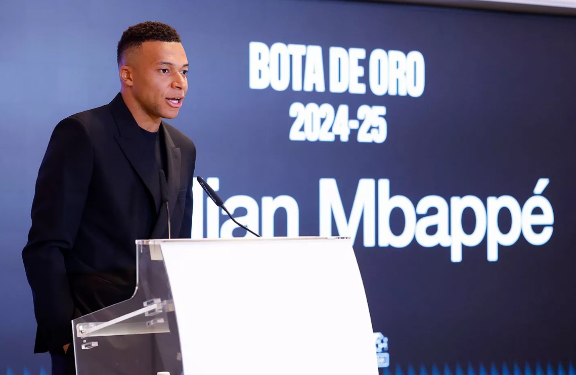 Не го заборави својот идол: Мбапе вчера го ископира Роналдо (ФОТО)