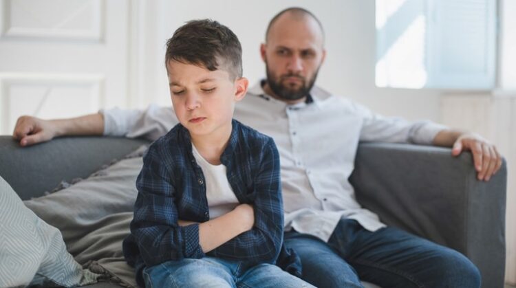 Кога детето не покажува почит: Четири знаци дека е време за нов пристап во воспитувањето