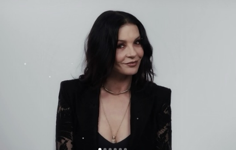 Ќерката на Кетрин Зета Џонс го облече фустанот на мајка си стар цели две децении