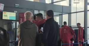 Фудбалерите со роденденска честитка за претседателот Омерагиќ (фото)