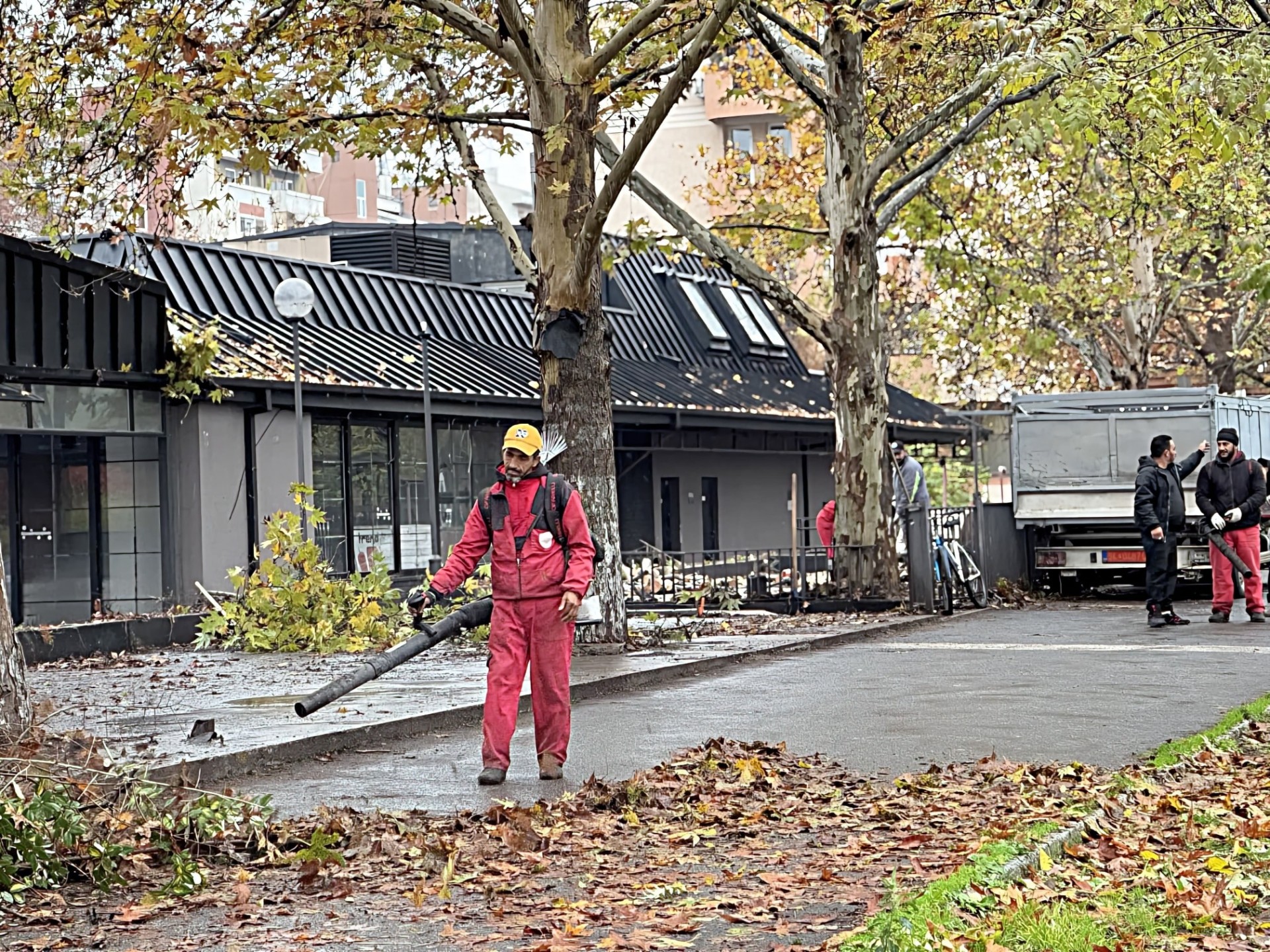 МЕКДОНАЛДС ОДАМНА ЗАМИНА, НО ЃУБРЕТО ОСТАНА: Сопствениците не сакале сами да си исчитат, ама Аеродром ќе им достави фактура
