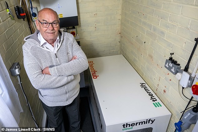 Британски пар заштедува 380 евра месечно на сметките за струја – тајната е дата-центар во нивната градинарска бара