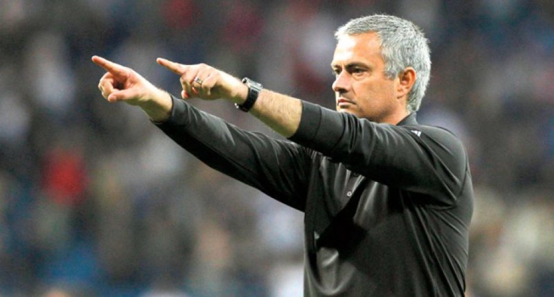 Мурињо лут и покрај победата на Бенфика