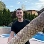 Синот на Лепа Брена покажа како се подготвува за славата – Ваков леб не сте виделе!