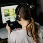 Заработуваат 2.000 евра месечно – како диспечерите станаа најбаран кадар