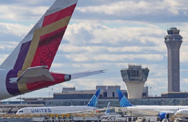 Воздушниот простор на САД се враќа во нормала по затворањето на владата