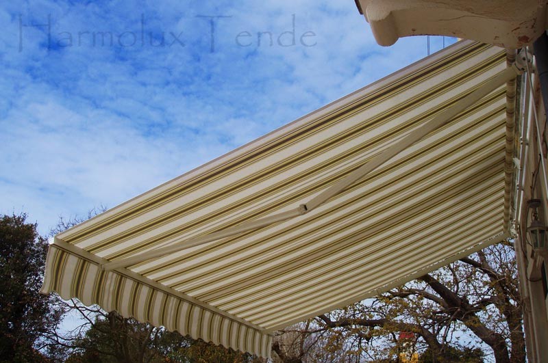 Тенда паднала врз две лица во Тетово, пријава за сопственикот на објектот