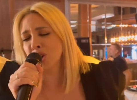 Стомакот во преден план – Бремената Милица Тодоровиќ пее на приватна забава