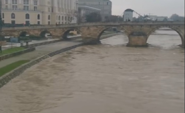 Зголемени водостоите на реките во земјава, Вардар во Скопје полн до „врв“