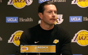 Тренерот на ЛА Лејкерс збесна: Побегна од прес-конференцијата (ВИДЕО)
