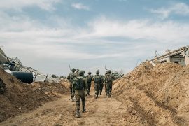 Уапсена воена адвокатка во Израел која сподели видео како израелски војници малтретираат палестински затвореник