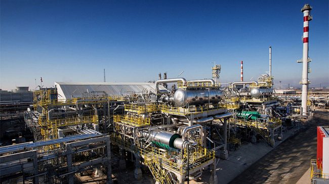 БУГАРИЈА ЈА СТАВИ РАФИНЕРИЈАТА НА „ЛУКОИЛ“ ВО БУРГАС ПОД ДРЖАВНА КОНТРОЛА ПОРАДИ АМЕРИКАНСКИТЕ САНКЦИИ