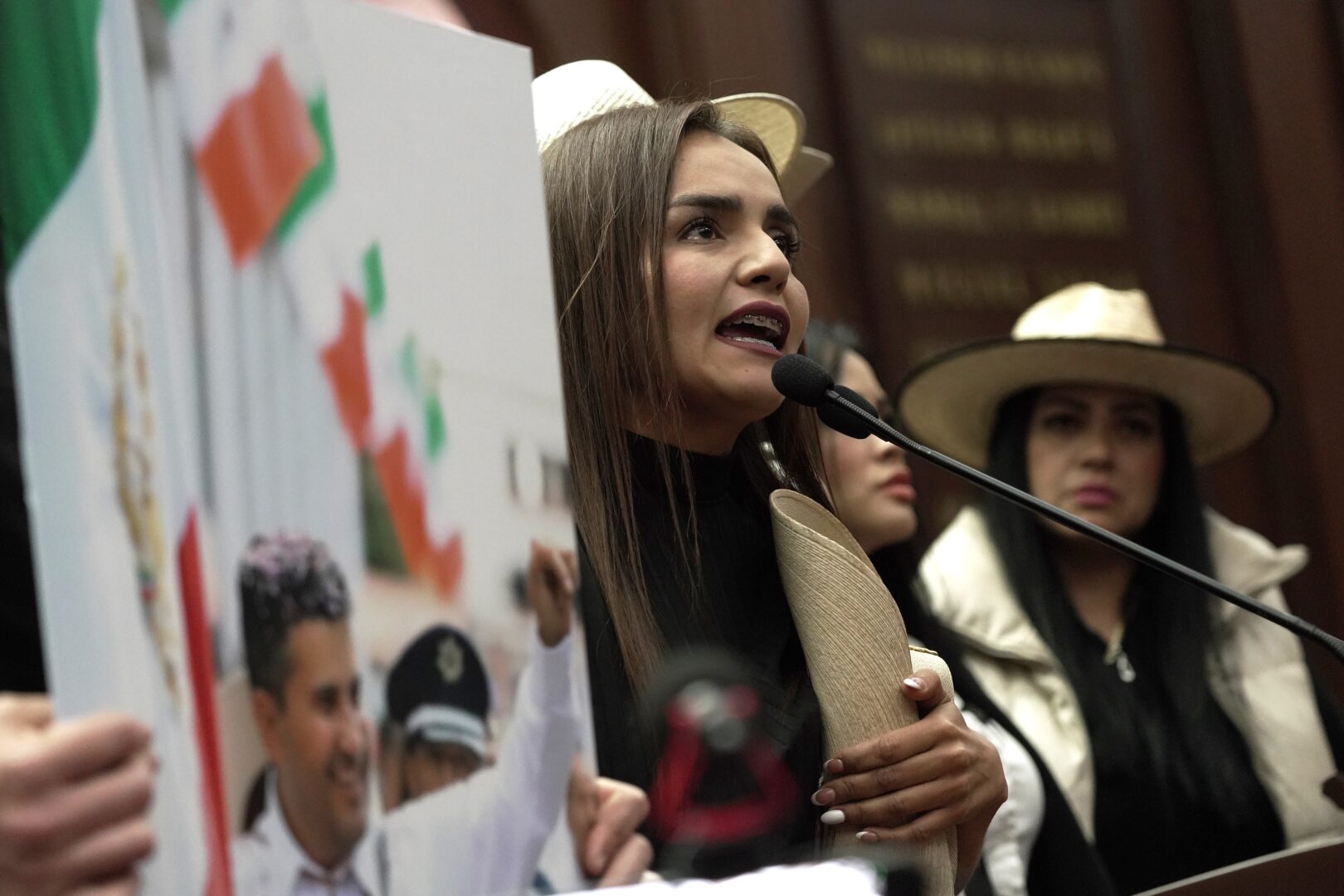 Мексико: Сопругата на убиениот градоначалник ја презема неговата функција