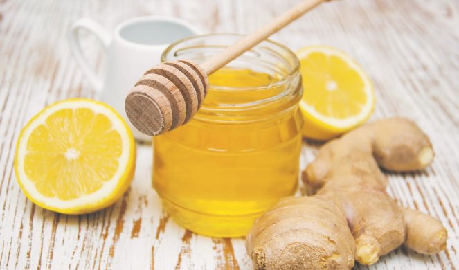 КАКО ДА ГО КОРИСТИТЕ МЕДОТ ЗА НЕГА НА КОЖАТА И КОСАТА? Ви предлагаме неколку одлични начини!