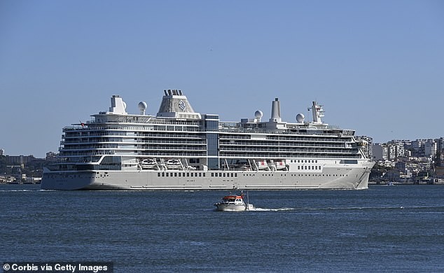 Внатре во кабината за крстарење од 14.000 долари што се смета за НАЈЕВТИНА на луксузен брод