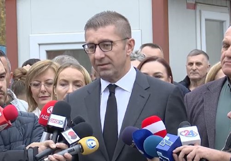 ВМРО-ДПМНЕ смета дека Филипче треба да си поднесе оставка, Мицкоски вели дека тоа е внатрешна работа на СДСМ