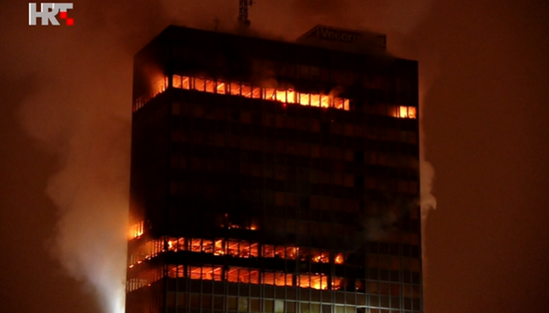 (ВИДЕО) Гори високотаницата на „Вјесник“ во Загреб, еден од симболите на градот