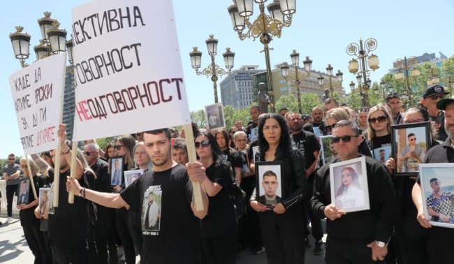 НА 15 НОЕМВРИ ВО СКОПЈЕ ПРОТЕСТЕН МАРШ НА РОДИТЕЛИТЕ НА ЗАГИНАТИТЕ ВО КОЧАНСКАТА ДИСКОТЕКА „ПУЛС“