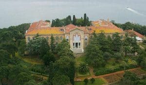 Германски поклоници и политичка делегација го посетија Теолошкиот факултет во Халки