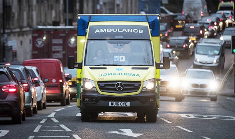 Хорор во Англија: Десет лица избодени во воз, 9 од нив се борат за живот