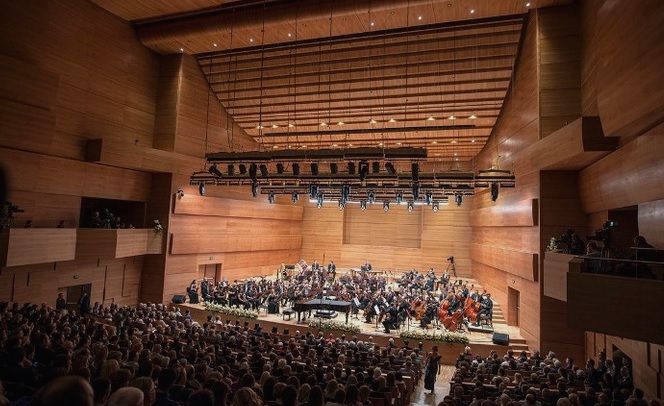 Солистички концерт на пијанистката Дуња Иванова: „10 Пурпурни Ноктурна“ од Давор Јордановски