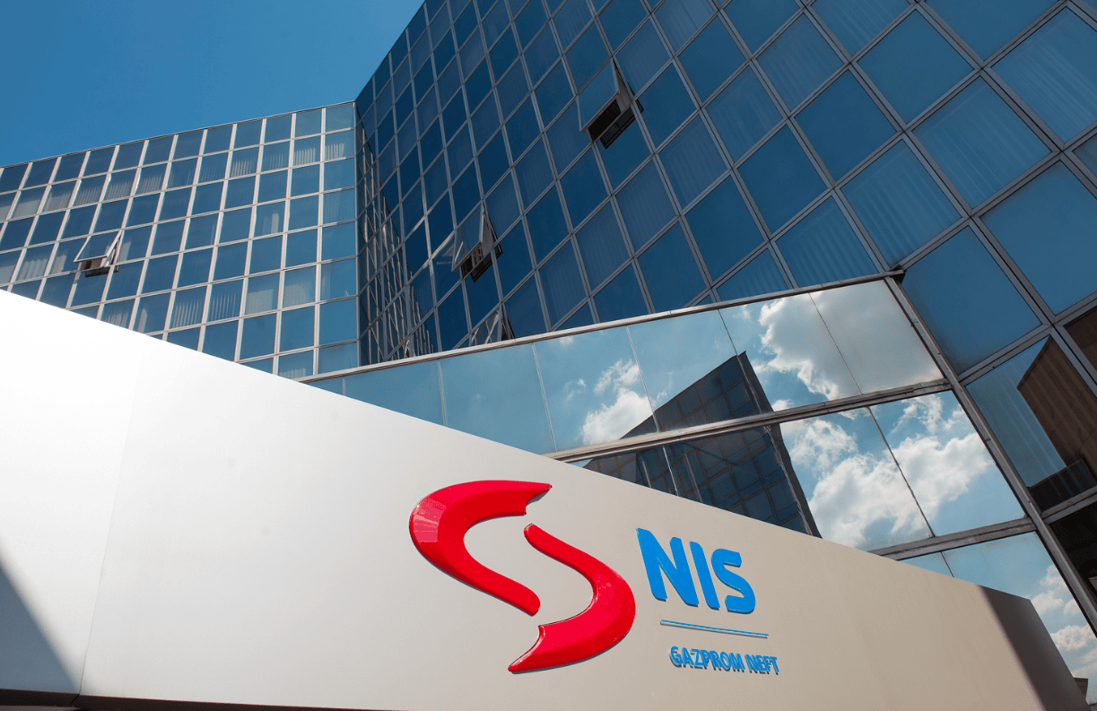 САД НЕ ПРИФАЌААТ КОМПРОМИС ЗА НИС: „Русите мора да си заминат од компанијата за да нема санкции“, ѝ порача Вашингтон на Србија