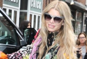 (Фото) „Алкохолот ми ги блокираше соништата, не можев да ги облечам децата, се срамам…“