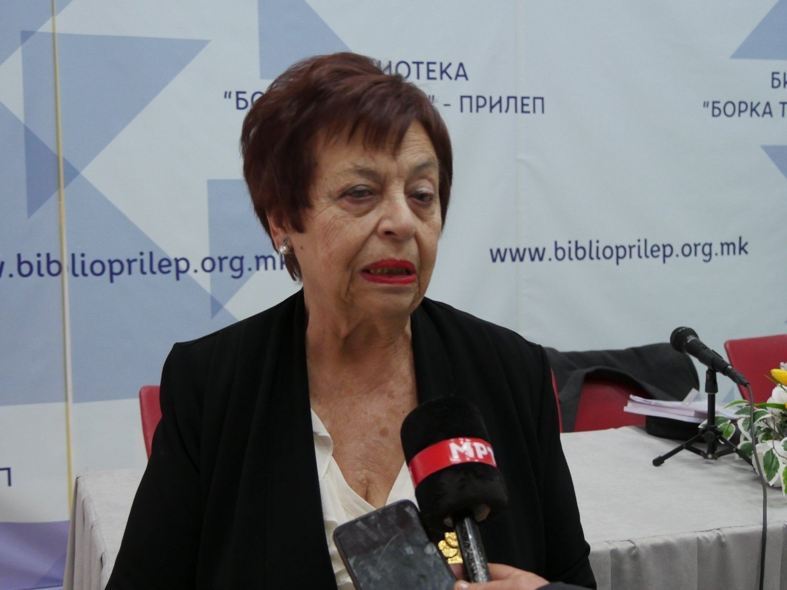 УКРАДЕНИ СПОМЕН ОБЕЛЕЖЈАТА ОД ГРОБОТ НА КРУМЕ КЕПЕСКИ: Неговата ќерка вели направена е огромна штета