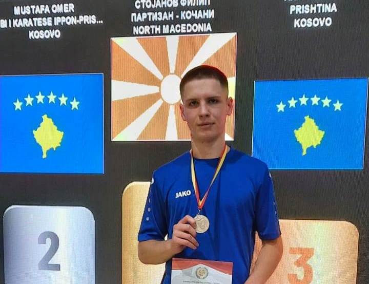 Филип Стојанов и Јован Арсов од Партизан-Кочани ќе атакуваат на медали на Балканското карате првенство