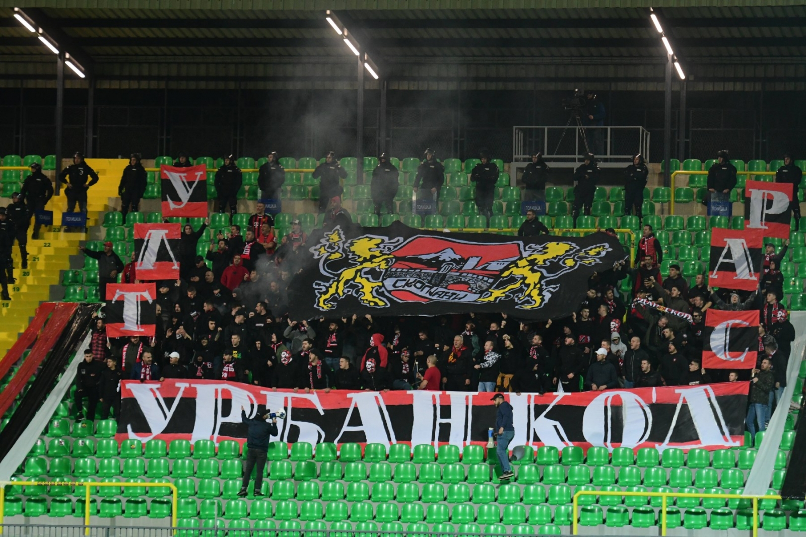 Комити им оставија на Чкембари средство за чистење на столчињата! (ФОТО)