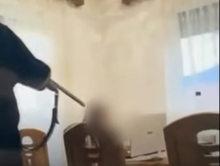 ВИДЕО: МВР го расветли случајот од крушевско каде девојче вперува огнено оружје кон својот брат!