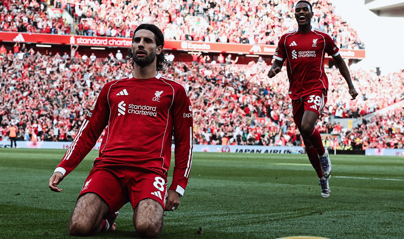 Ливерпул му предложи нов договор на Шобослаи