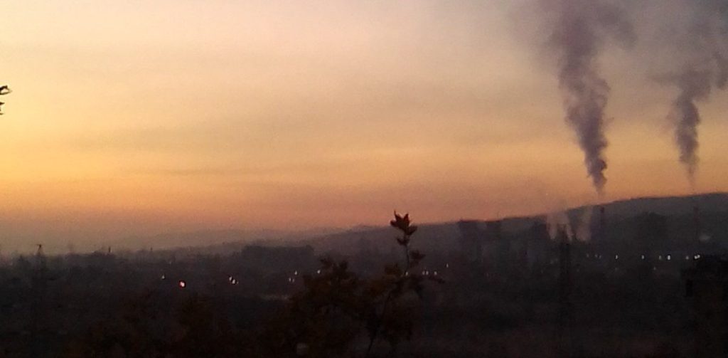 ЗГХ: 60 инспектори ќе контролираат контејнери, а Скопје се гуши во аерозагадување