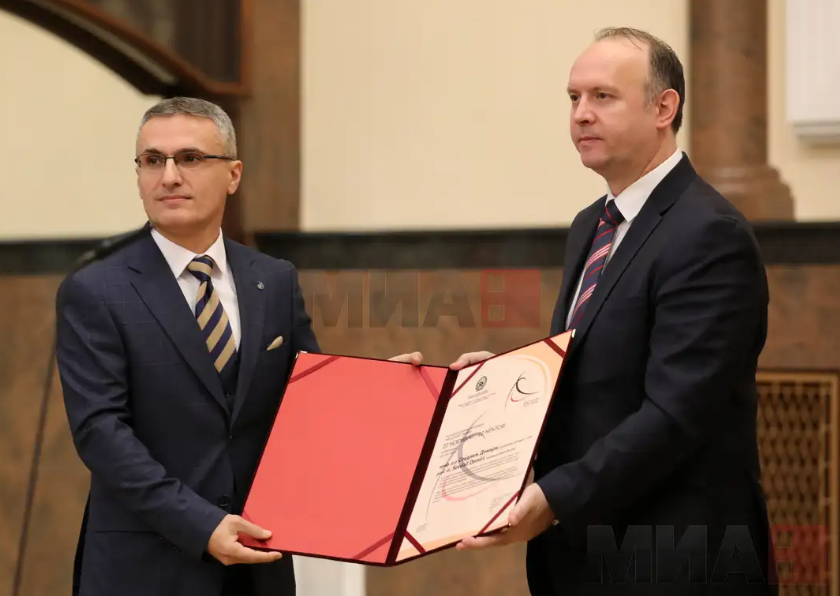 Доделена државната награда „22 Ноември“ на Севдаил Демири и Ресул Шабани