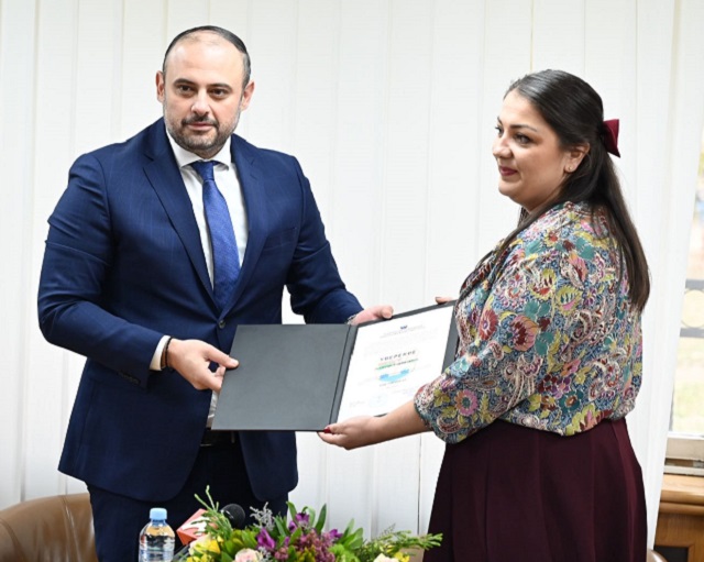 Ѓорѓиевски го прими уверението за градоначалник – Му се одбројуваат 72 часа за чистење на Скопје